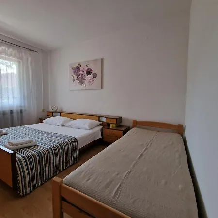 Sostaric アパート