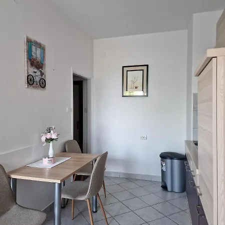 アパート Sostaric